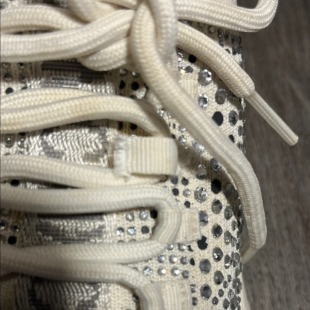 ❌SOLD❌Steve Madden Cream Sneakers - Picture 5 of 13